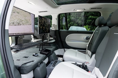 04_IONIQ 9 Seed Ball Drone Station and IONIQ 5 Monitoring Drone Station_content.jpg